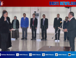 Rektor Unpatti Lantik Leasiwal Sebagai Dekan Fakultas Ekonomi dan Bisnis