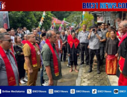 Edward Hiariej Dianugerahi Gelar Adat “Matau Matakau” oleh Negeri Rutong, Simbol Kehormatan dan Amanah Hukum Adat