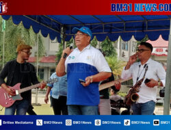 Ketua Senat Universitas Pattimura Sumbang Lagu “Bulan Pake Payong Teteruga Batalor” di Puncak Dies Natalis ke-62