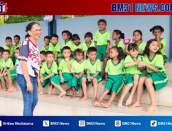 Siswa Kelas 1 SD Inpres 21 Ambon Jalani Praktik Renang di Kolam Tirto Sagoro